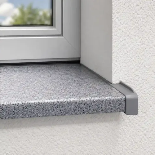 HELOPAL CONTOUR Außenfensterbank in zeitloser Granitoptik mit 28 mm Blende an moderner Fassade